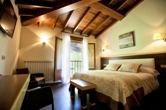 Hotel & Spa Villa De Mestas 메스타스 데 콘 외부 사진