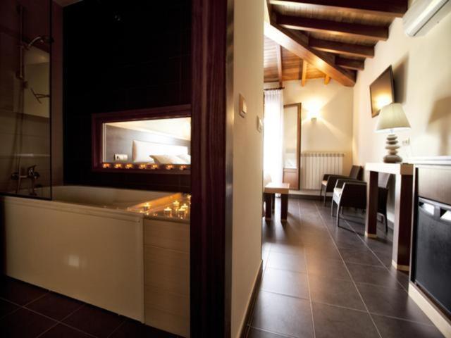 Hotel & Spa Villa De Mestas 메스타스 데 콘 외부 사진